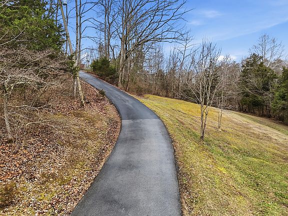 4th image of 215 Old Log Lick Rd