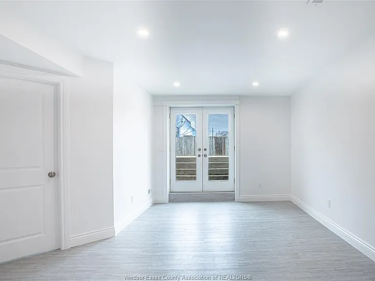 1256 Saint Paul Ave — Photo 14