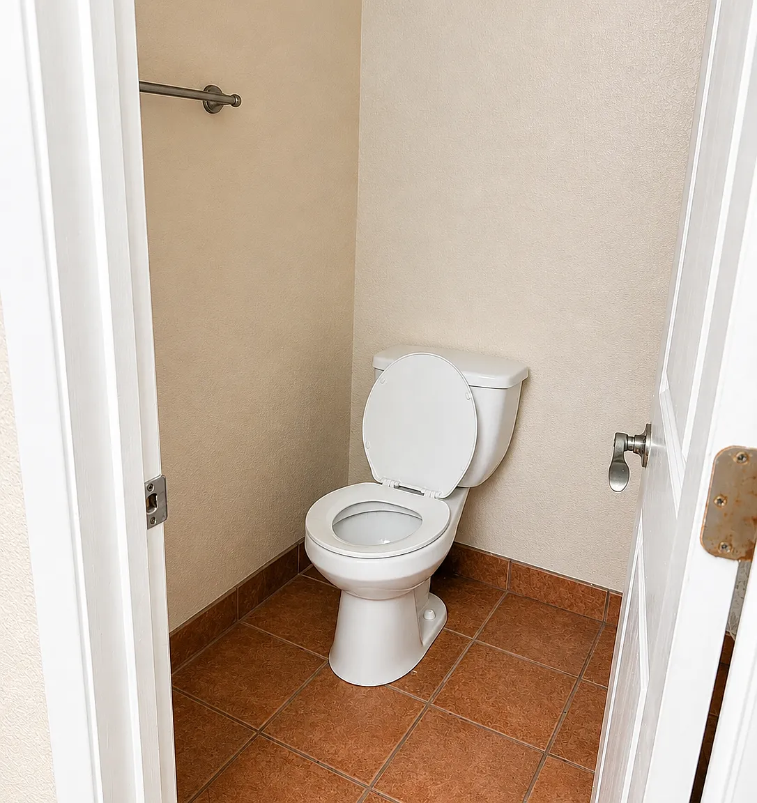 1810 Lindenwood — Photo 3