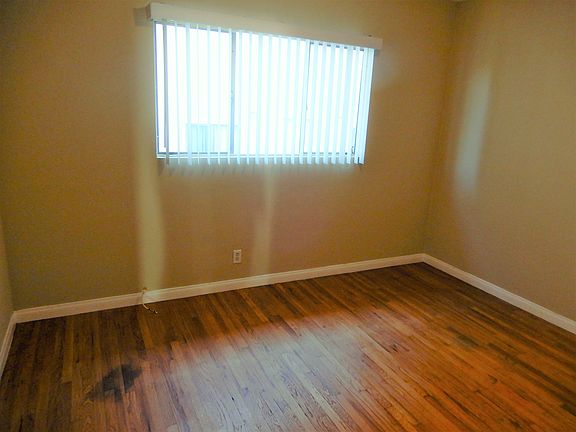 4th image of 731 W Hyde Park Blvd APT 4