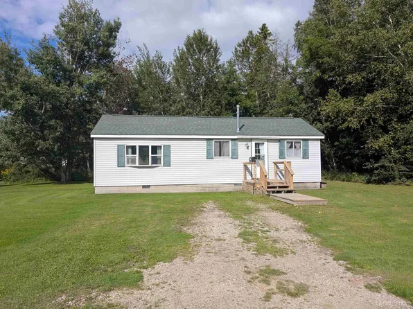 317 N 4th St, Manistique, MI 49854