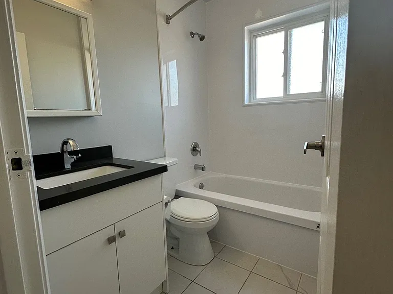 15 Mowat Blvd #14 — Photo 7