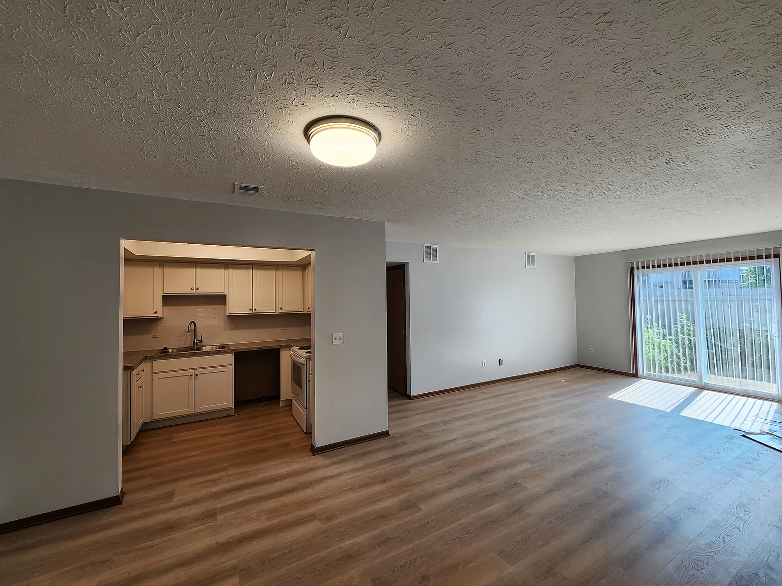 1 bed, 854 sqft, $1,100 — Photo 4