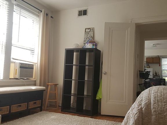 4th image of 2530 N Sacramento Ave APT 403