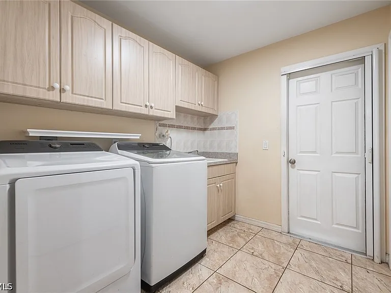 1132 SE 32nd Ter — Photo 33