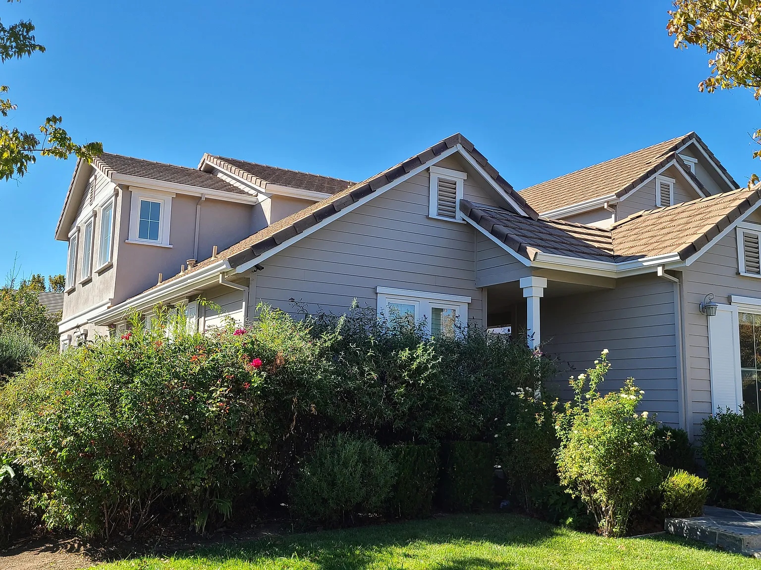 4 bed, 3.5 bath, 3160 sqft, $3,400 — Photo 2