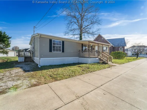 1215 Glenwood St, Milton, WV 25541