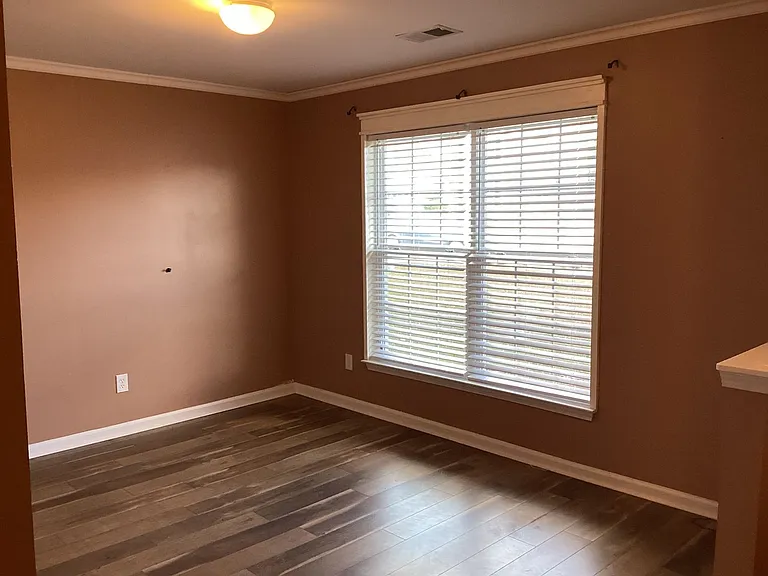 116 Rosecliff Cir — Photo 2