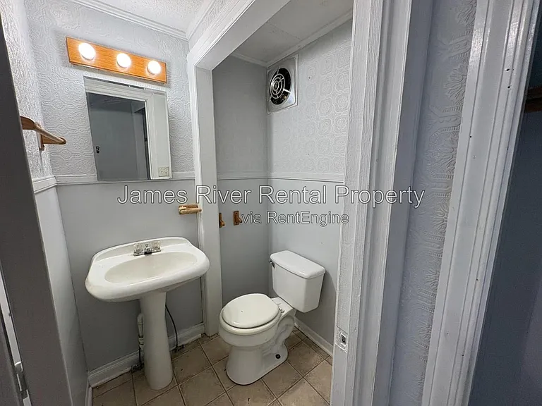 1312 Laurel Ln — Photo 5