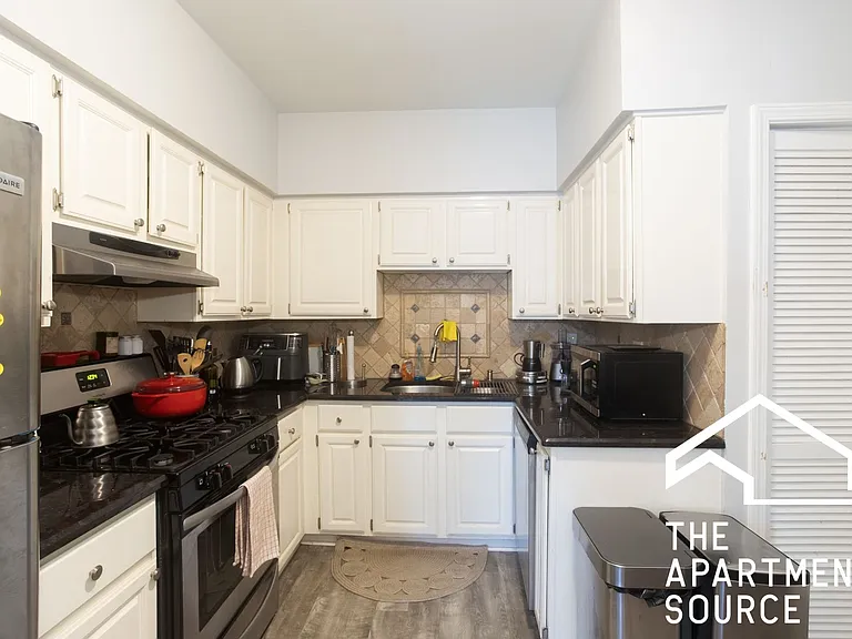 3706 N Sheffield Ave #208 — Photo 1