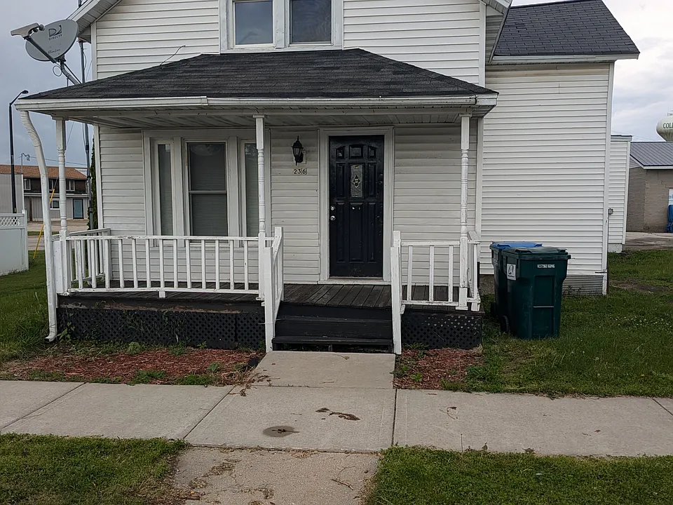 236 W Main St