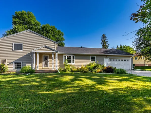 316 2nd St NW, Mayville, ND 58257