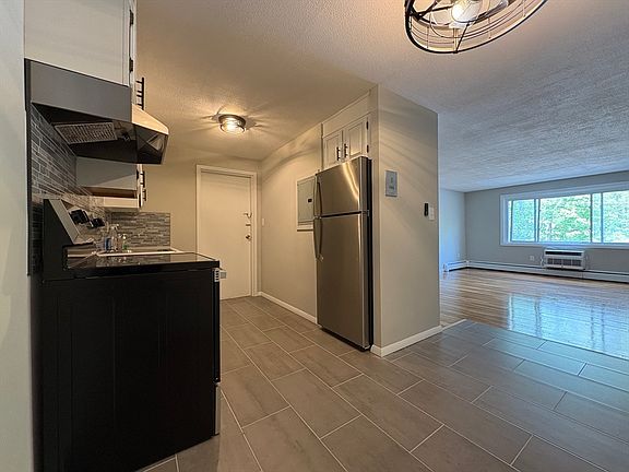 2nd image of 1 Albert Dr Unit 8