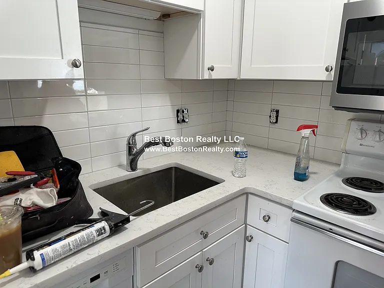 714 Winthrop Ave #102 — Photo 5