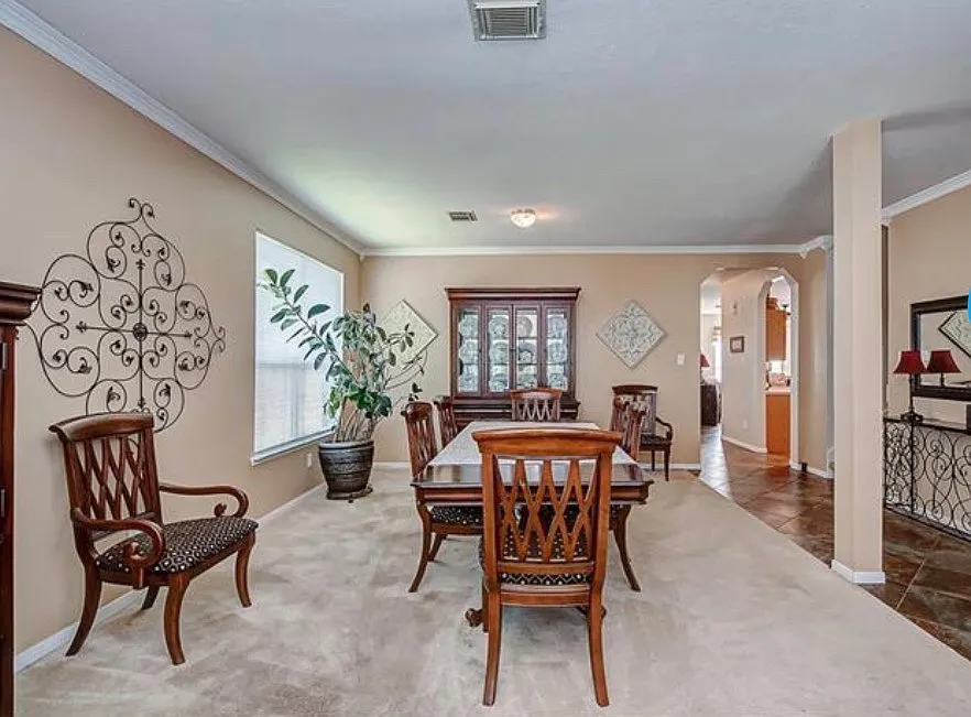 4 bed, 2.5 bath, 2733 sqft, $2,350 — Photo 2