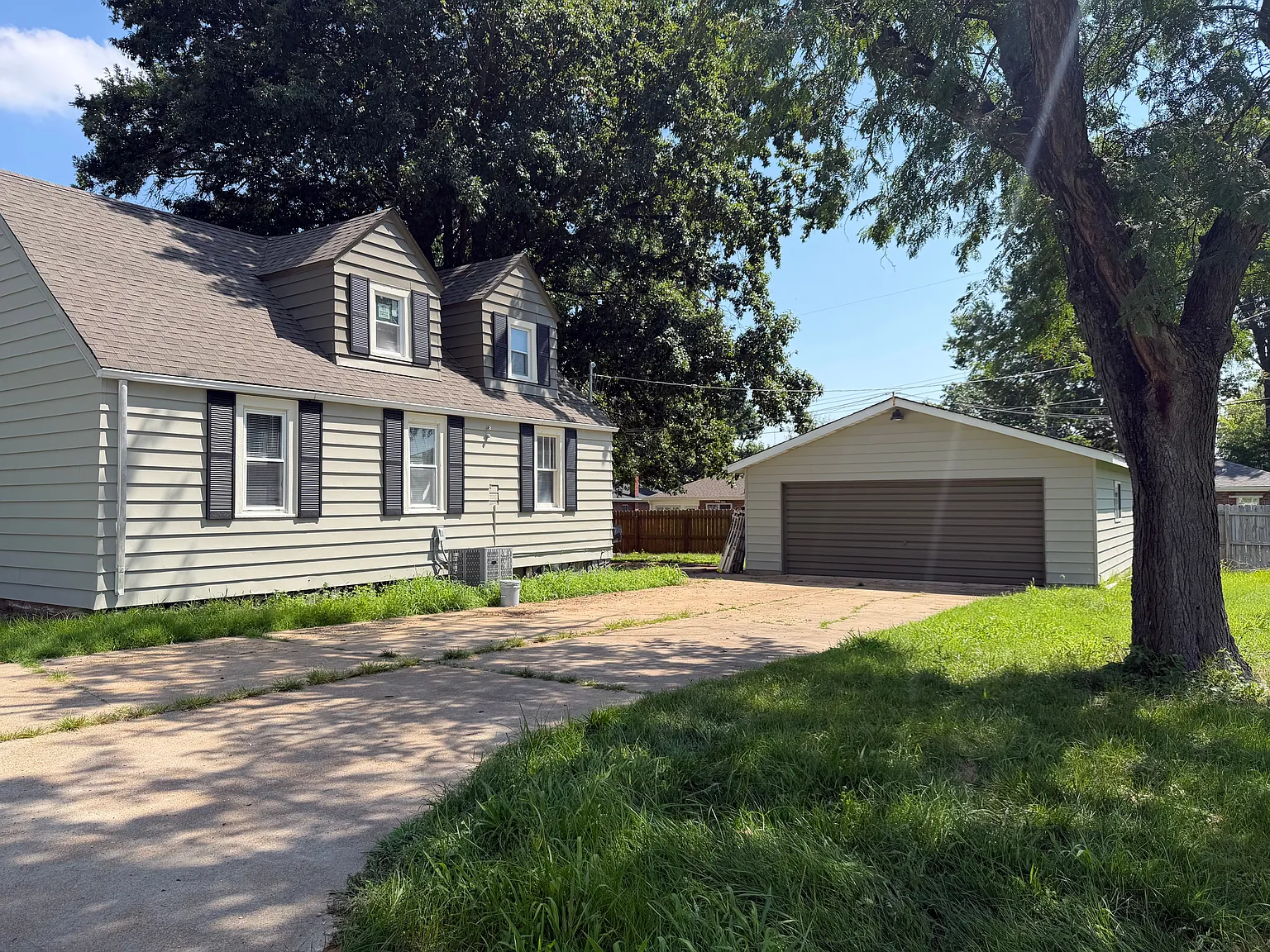 3 bed, 2.0 bath, $1,900 — Photo 1