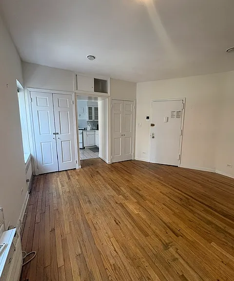 300 1/2 E 65th St #4A — Photo 3