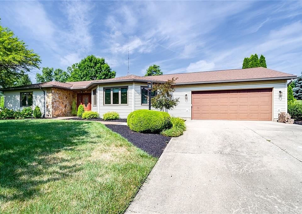1st image of 2827 Country Squire Dr
