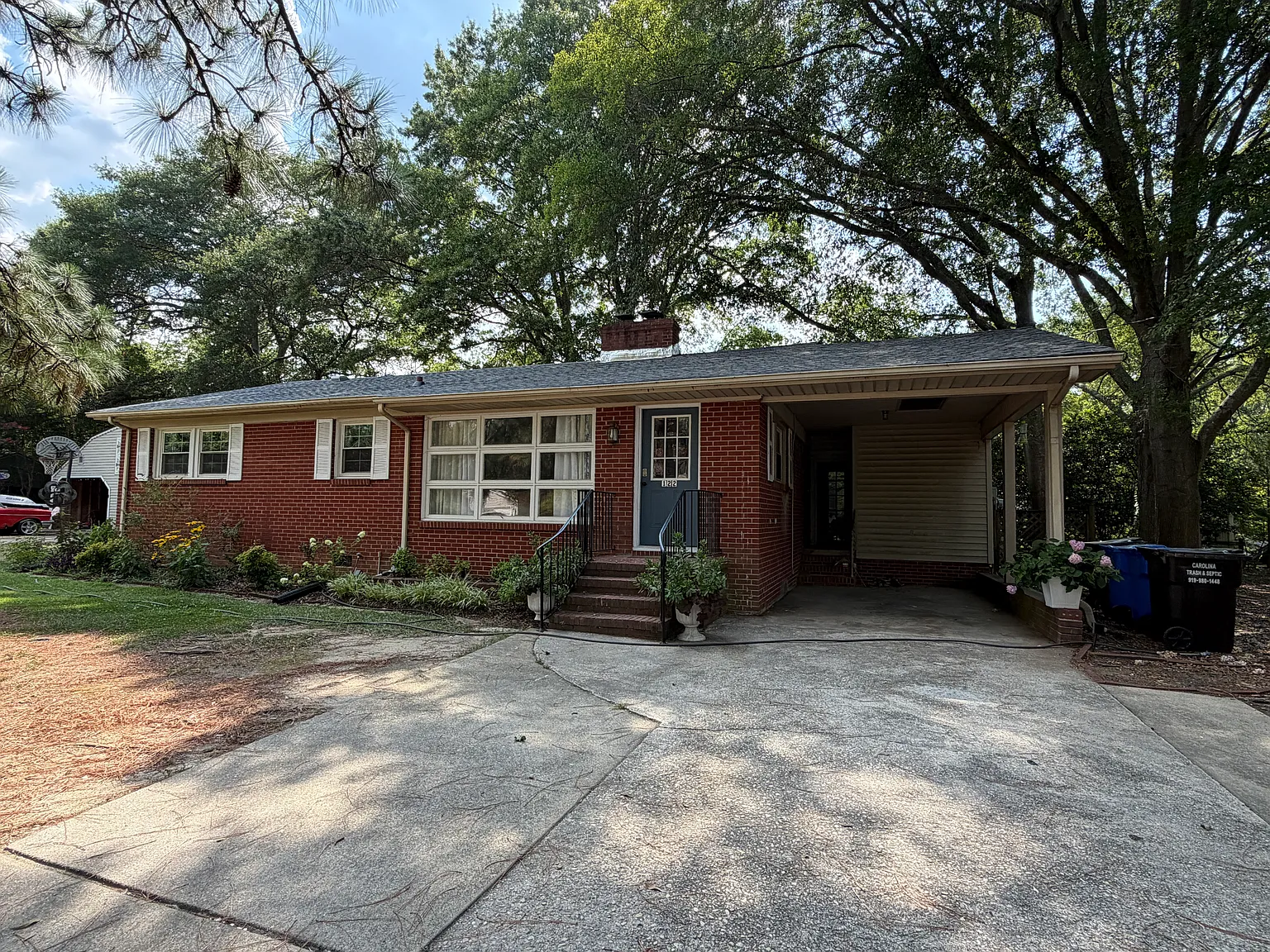 4 bed, 2300 sqft, $2,300 — Photo 2