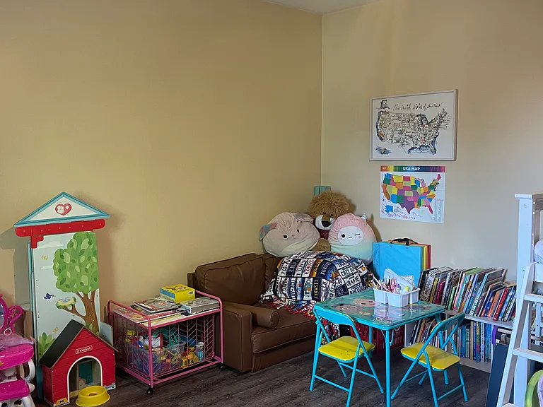 432 E East St — Photo 33