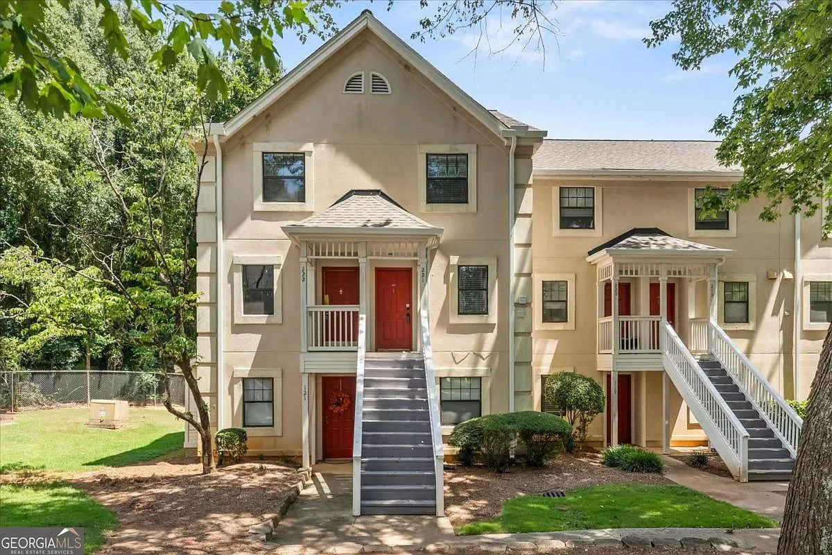 2 bed, 2.5 bath, 1244 sqft, $1,600 — Photo 1