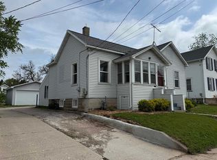 842 W 10th Ave, Oshkosh, WI 54902