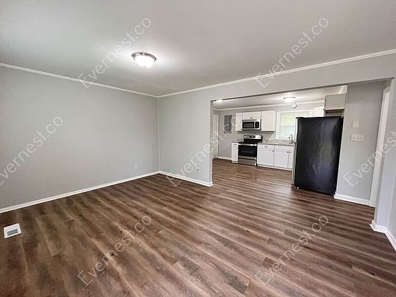 5th image of 526 Belfast Dr