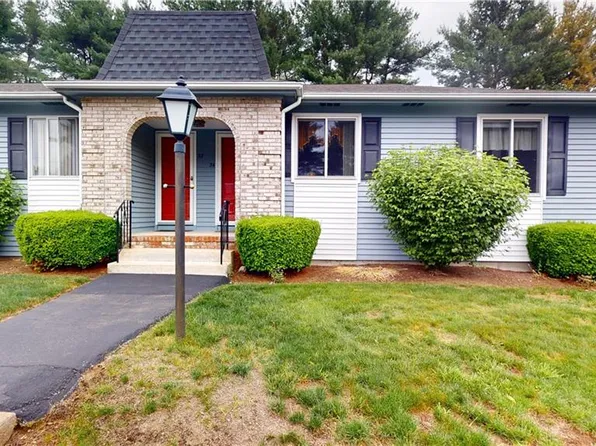 127 Pleasant View Ave APT 34, Smithfield, RI 02917