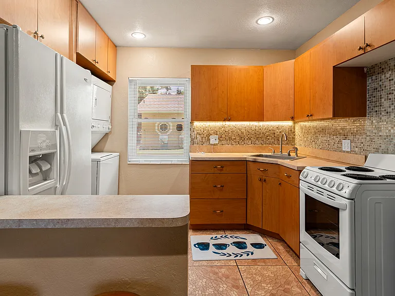 5709 Lake Le Clare Rd — Photo 9