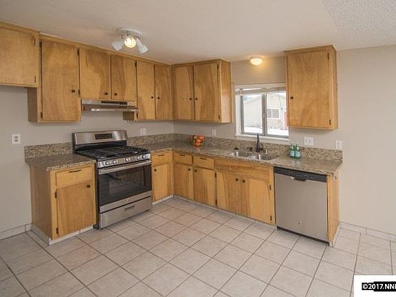 3rd image of 851 Arrowhead Dr