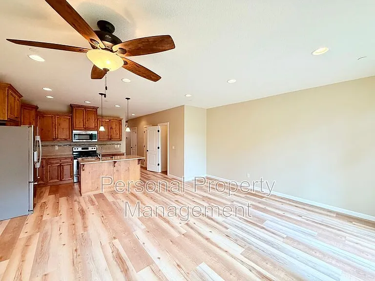 219 N 33rd Ct — Photo 6