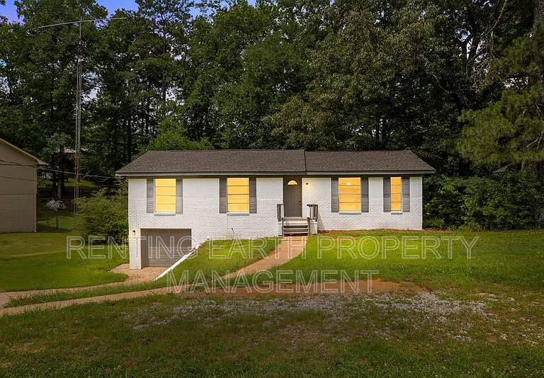 600 Westwood Ave — Photo 2