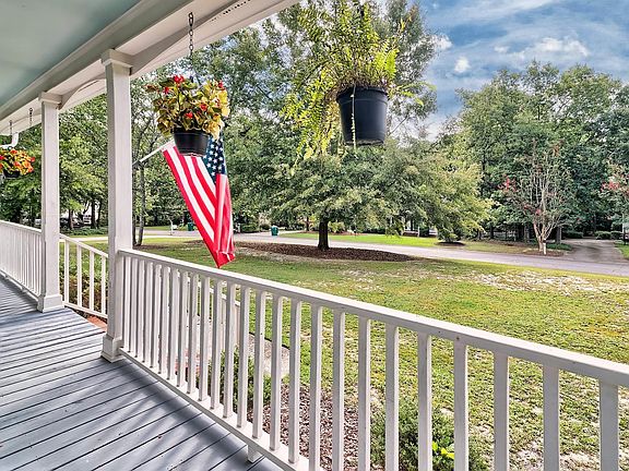 4th image of 211 Farmington Ct