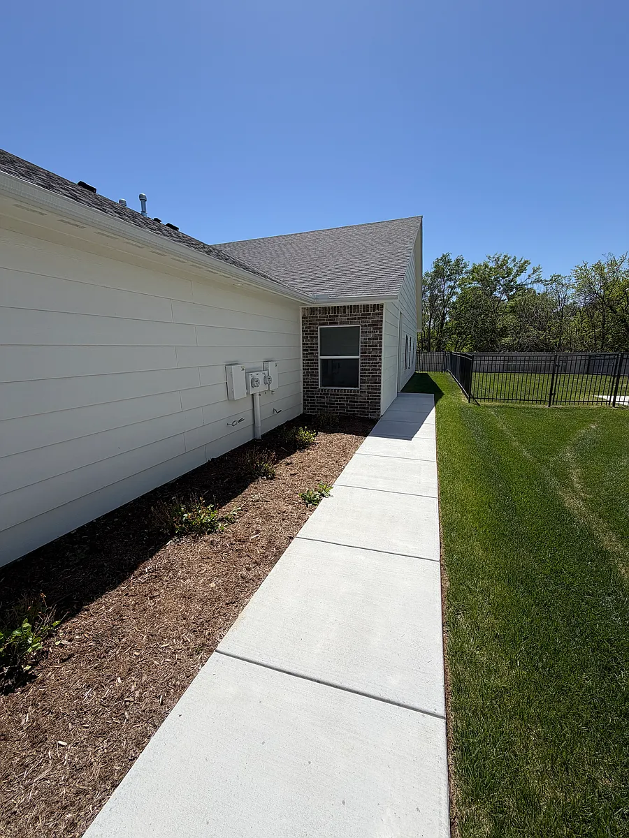 Building Photo - 2215 N 159th St E