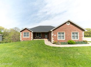 1200 Choctaw Ridge Dr, Holts Summit, MO 65043