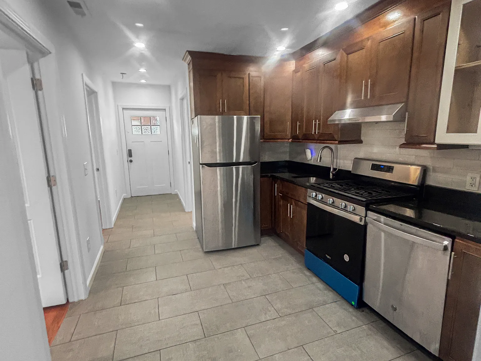 3 bed, 1400 sqft, $2,850 — Photo 3