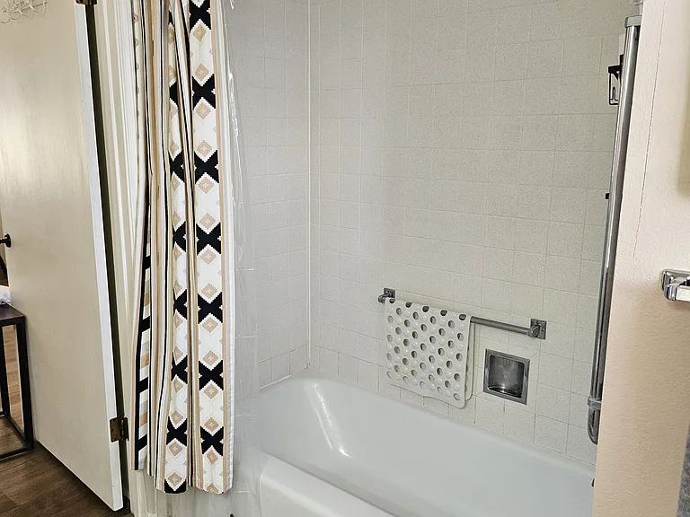 387 S Paseo Quinta #C — Photo 12