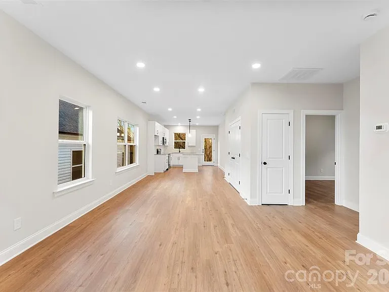 1558 7th Avenue Dr SW — Photo 5