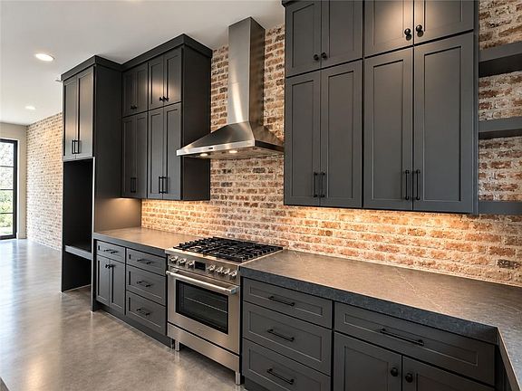 2nd image of 1318 Village Dr