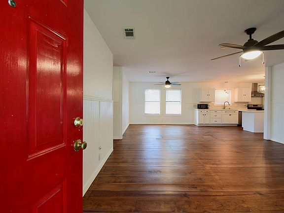 5th image of 1400 Deer Run St
