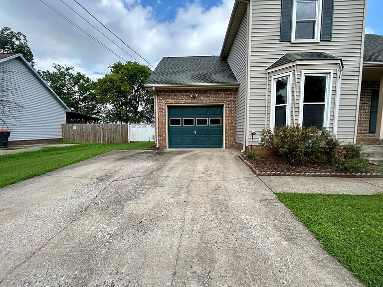 1225 Cobblestone Ln — Photo 4