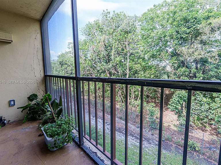 8870 Fontainebleau Blvd #312 — Photo 21