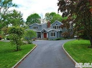 16 Cedar Ln, Port Washington, NY 11050