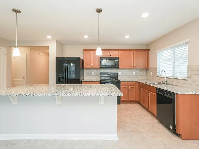 7601 Muscovy Dr — Photo 8