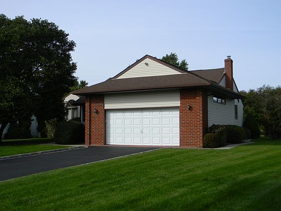 2nd image of 8 Kimberly Ct