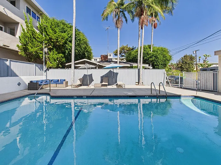 Palms Caribbean Apartments — Photo 18