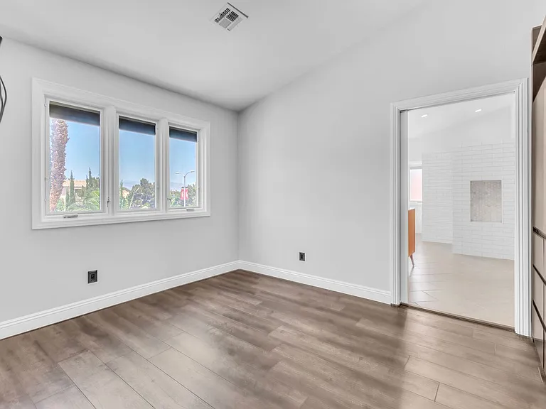 296 Doe Run Cir — Photo 31