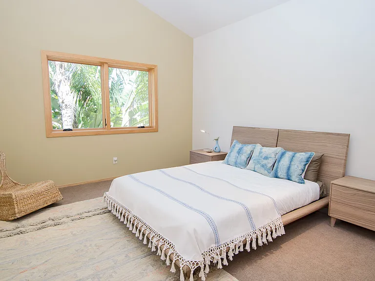 1072 Urania Ave — Photo 25