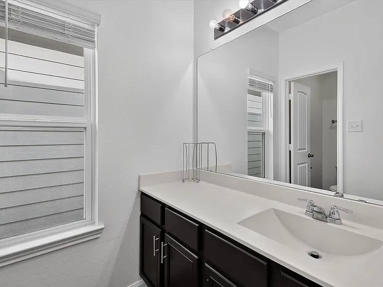24839 Goldoni Dr — Photo 16