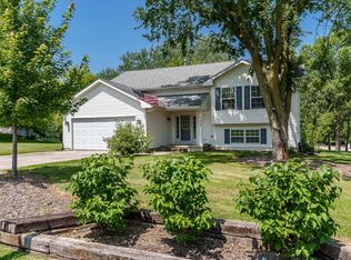 101 Deerpath Way SW, Poplar Grove, IL 61065